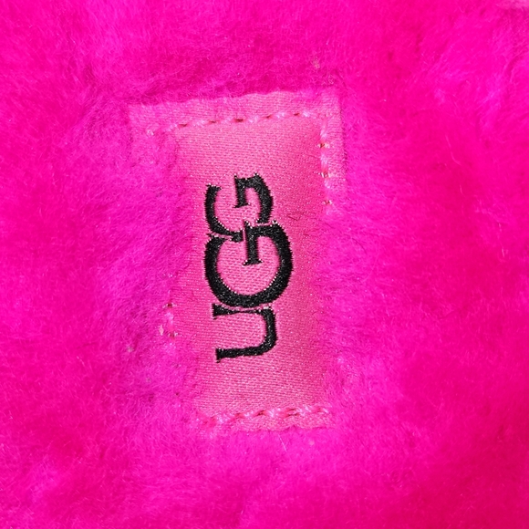 UGG Fluff Yeah Slides! - Picture 3 of 9